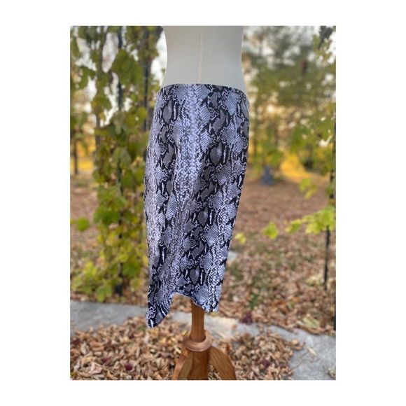 Snakeskin Print Mini Skirt Zip Hemline Stretch - Picture 9 of 10